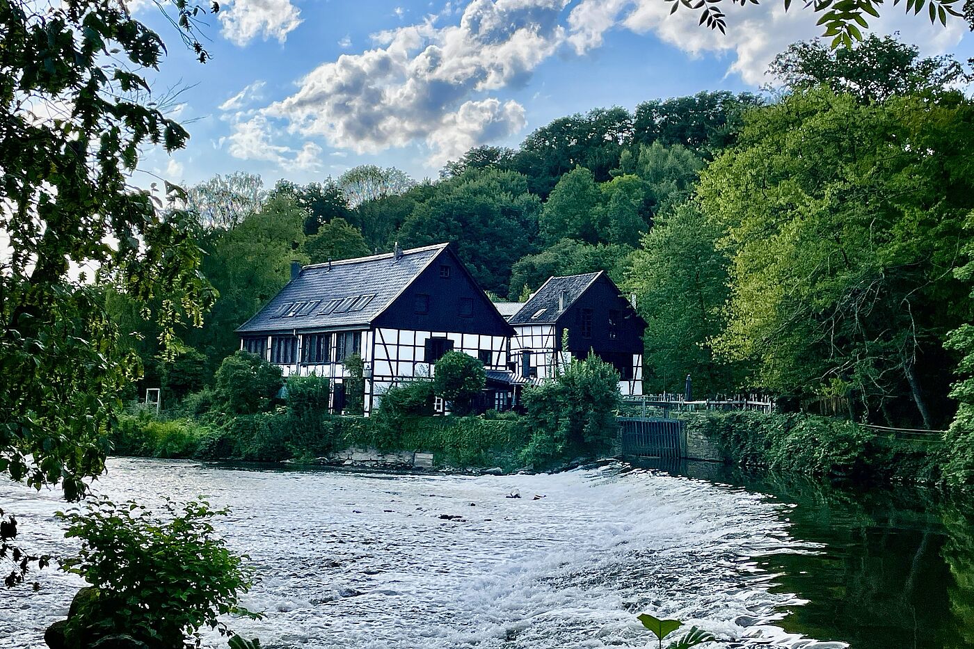 der Fluß Wipper mit einem Kotten