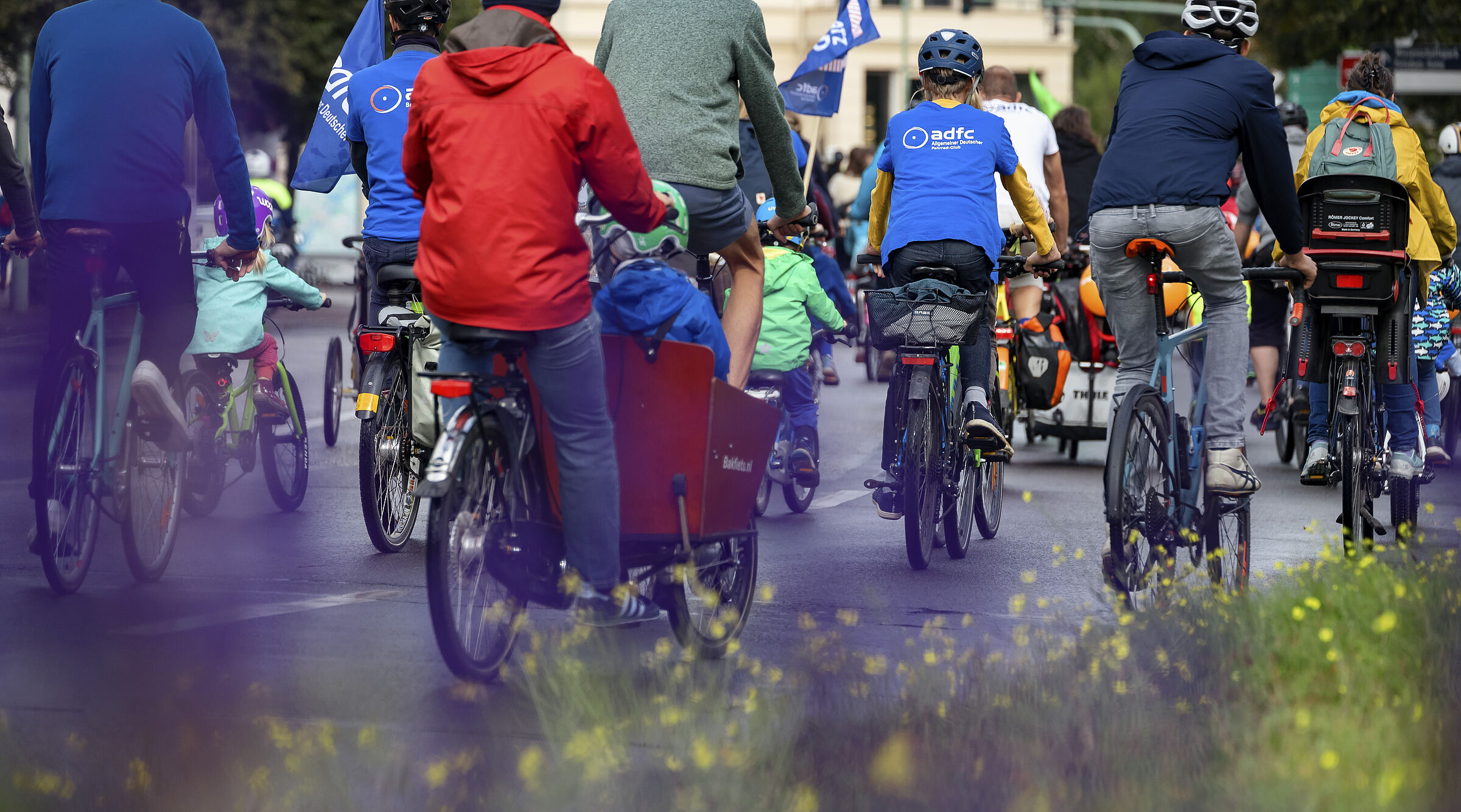 Menschen auf Rädern bei Kidical Mass Demo