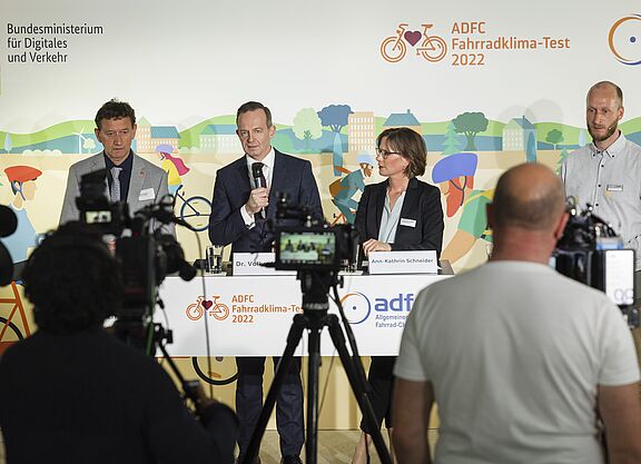 Gemeinsame Pressekonferenz von ADFC und Bundesverkehrministerium zum ADFC-Fahrradklima-Test 2022. Gemeinsame Pressekonferenz von ADFC und Bundesverkehrministerium zum ADFC-Fahrradklima-Test 2022.